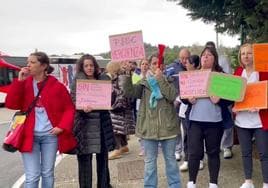 Protesta de los trabajadores del centro residencial de Cabueñes: «Faltan de víveres y suministros»