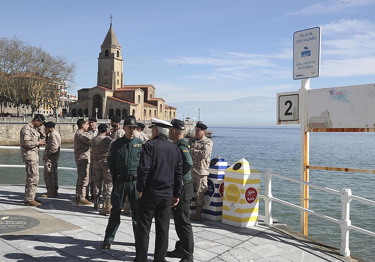 Miembros de las Fuerzas Armadas y los cuerpos de seguridad, este miércoles en San Lorenzo.