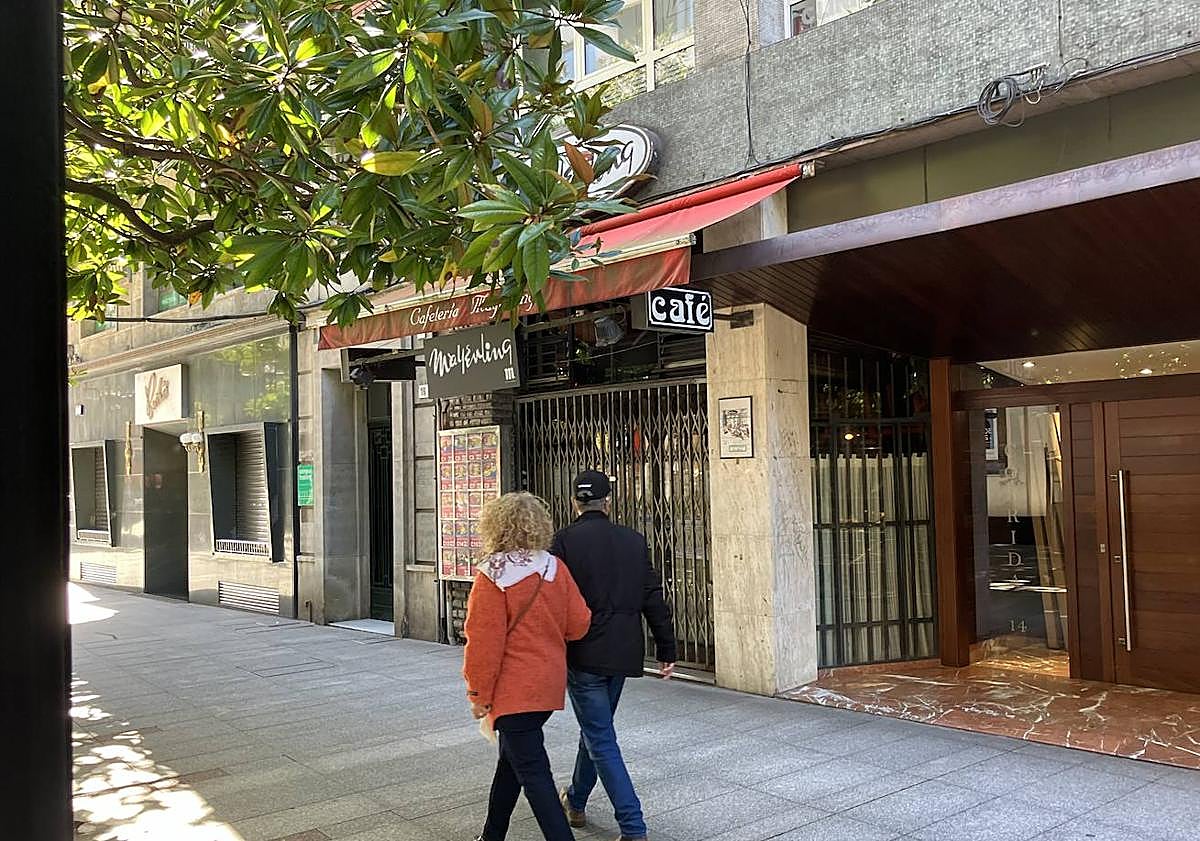 Imagen principal - El local del Mayerling; el nuevo espacio de Ramen que abrirá; y la nueva tienda de Silbon.