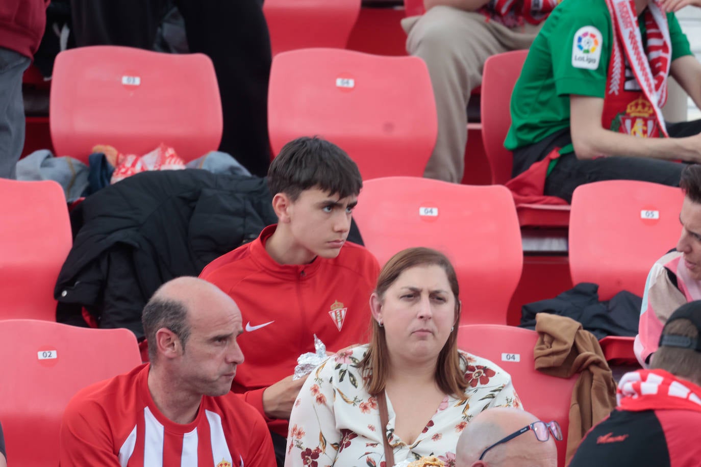 ¿Estuviste animando al Sporting ante el Mirandés? ¡Búscate en las fotos en Anduva!