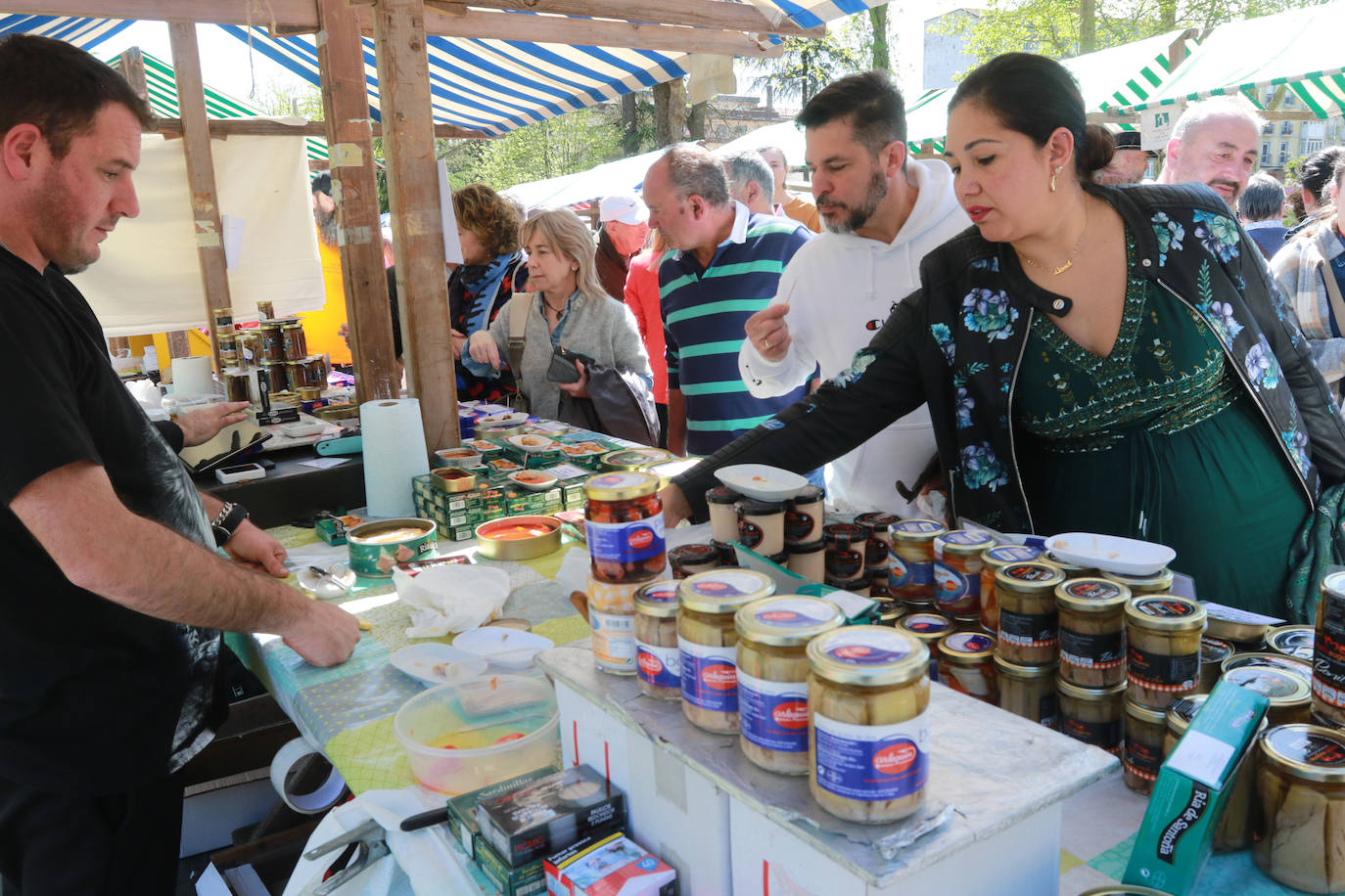 El buen tiempo anima la Primera Flor de Grado