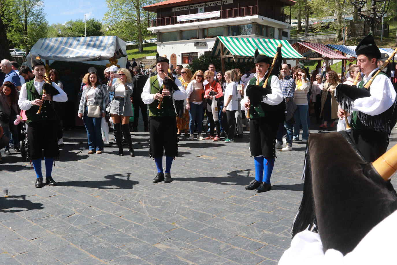 El buen tiempo anima la Primera Flor de Grado