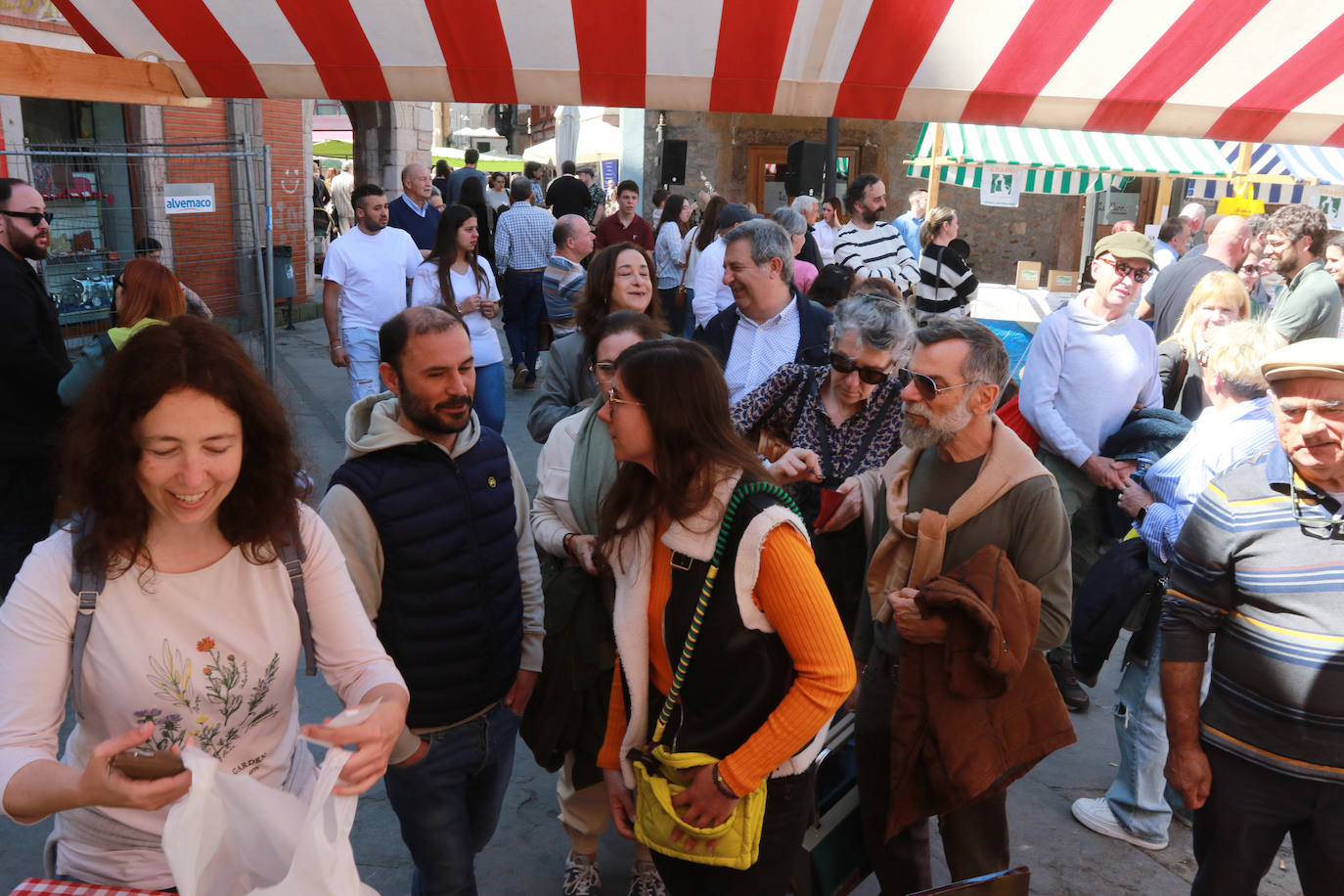 El buen tiempo anima la Primera Flor de Grado