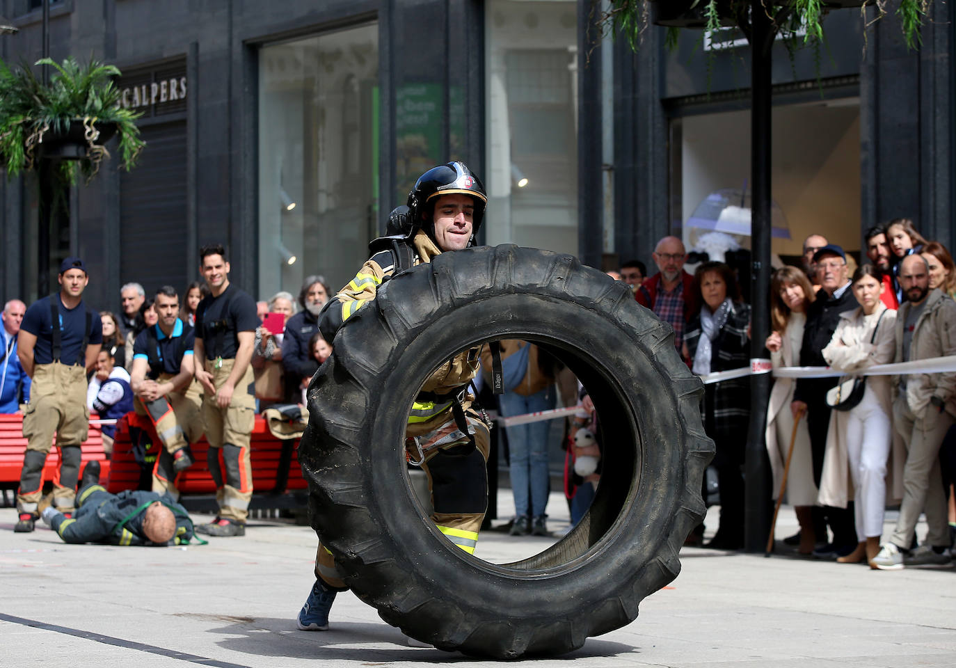 El recuerdo del bombero Eloy Palacio, muy presente en Oviedo