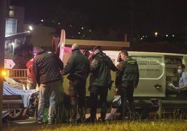 La Guardia Civil custodia la cabeza en la glorieta de Soto de Ribera.