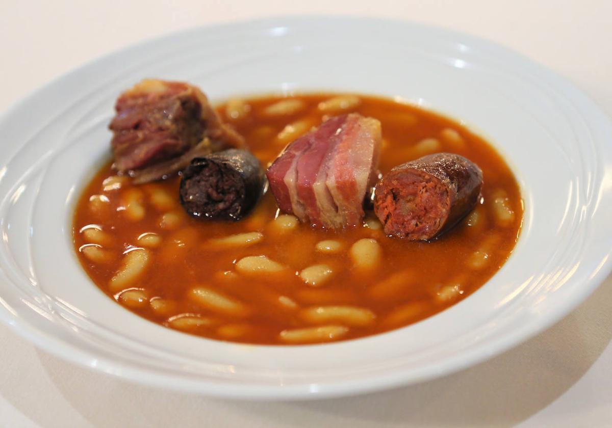 Plato de fabada del restaurante Gaucho Fierro.