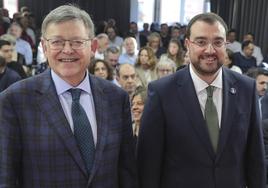 El expresidente valenciano y actual embajador de España de la OCDE, Ximo Puig, y el presidente del Principado, Adrián Barbón.