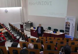 El candidato al Rectorado de la Universidad de Oviedo Juan Manuel Cueva Lovelle ha presentado su programa este jueves en un acto celebrado en la Facultad de Ingeniería Informática.