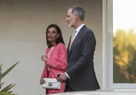 El Rey Felipe y la Reina Sofía, en la Clínica Ruber, donde permanece hospitalizada doña Sofía.