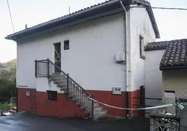 La casa de El Picón, en Soto de Ribera, donde vivían la víctima y el agresor.