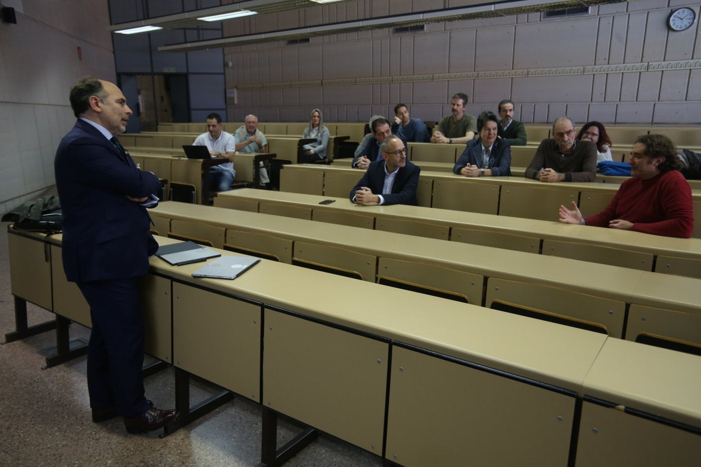 El actual rector, Ignacio Villaverde, ayer en su visita a la Facultad de Geología, en Oviedo.