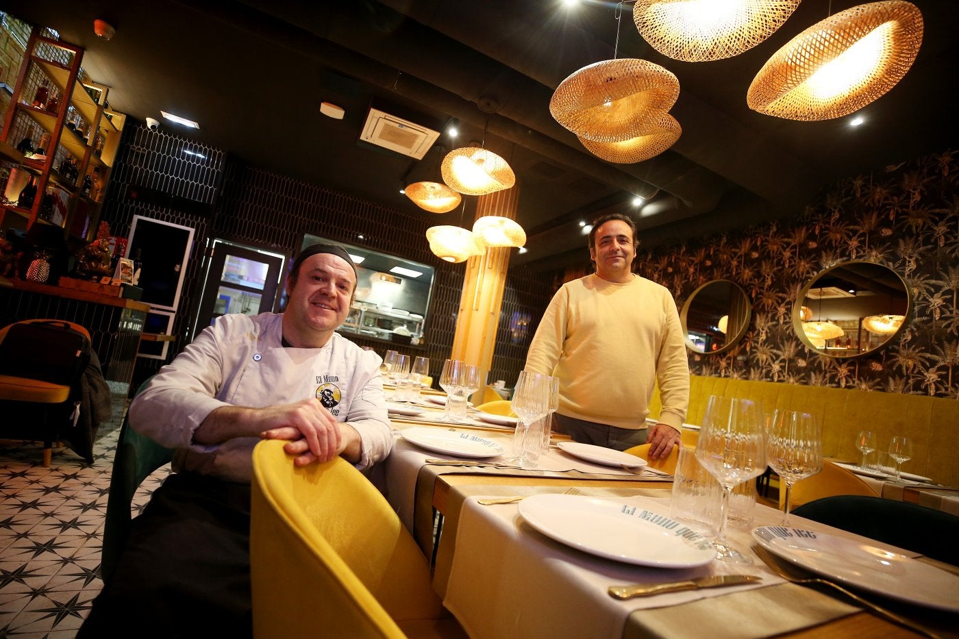 Alberto Ureta e Iván Hortal, en el restaurante ovetense.