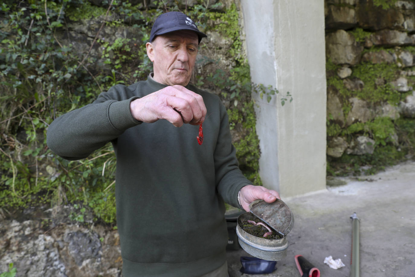 El campanu de Asturias sale en el río Narcea