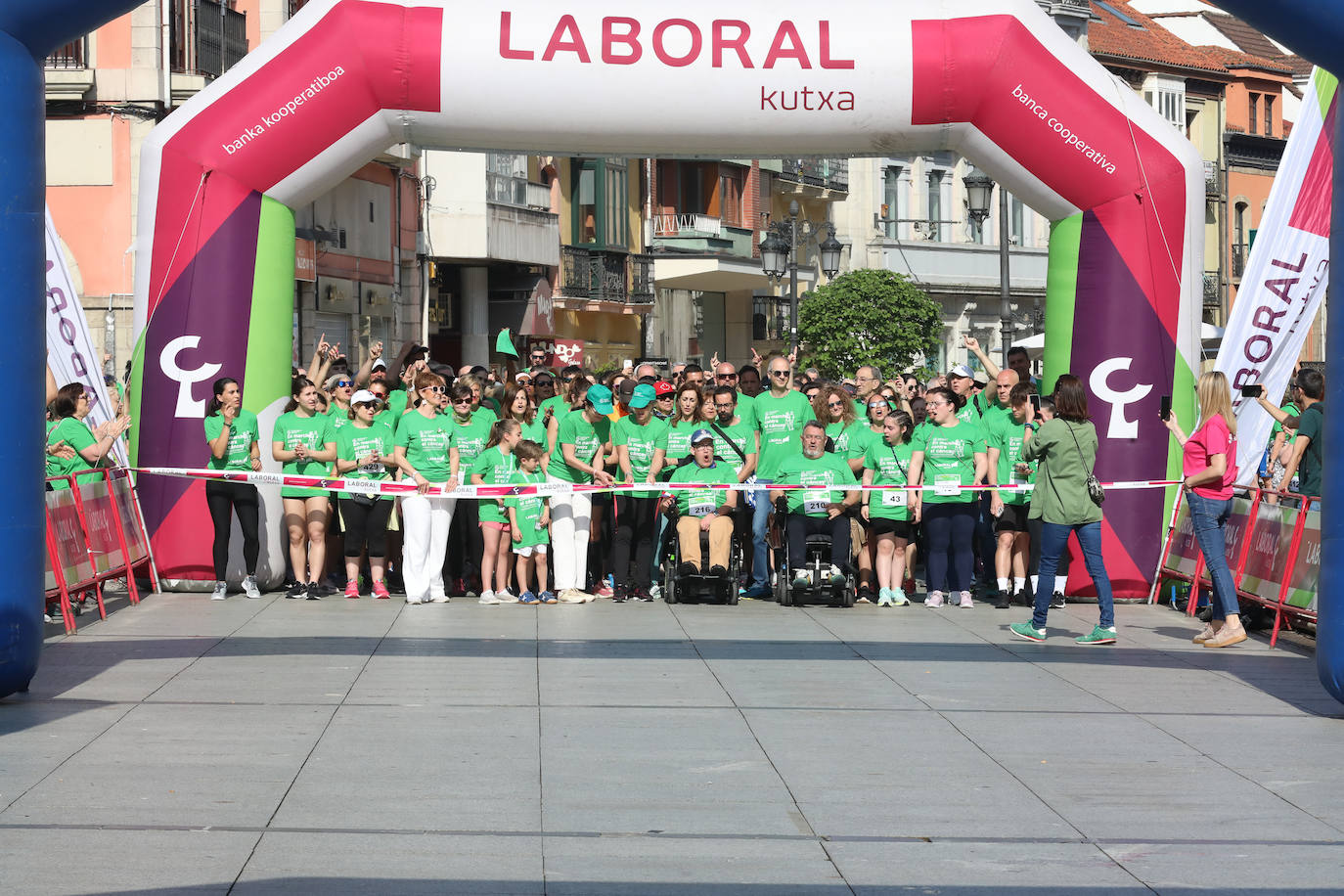 700 avilesinos corren contra el cáncer