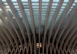 Los accesos a la galería comercial del Calatrava.