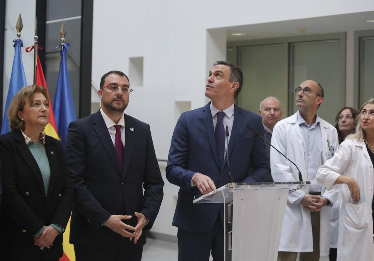 El incómodo momento de Pedro Sánchez en Oviedo por los gritos de un espontáneo