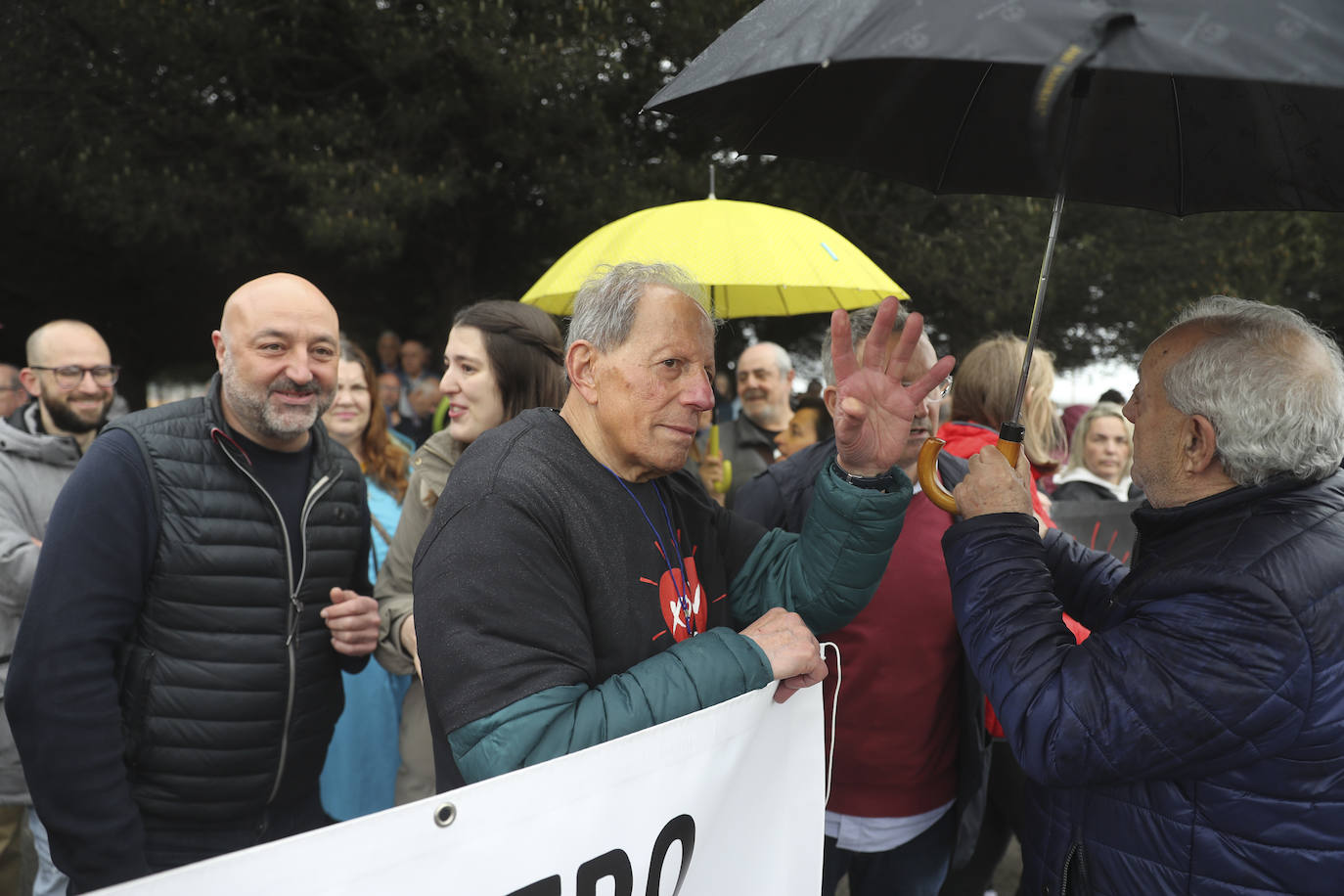 Multitudinaria manifestación en Gijón contra el vial de Jove en superficie