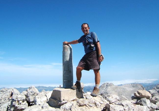 Miguel Ángel en el Torrecerredo, techo del concejo de Cangas de Onís y techo de Asturias