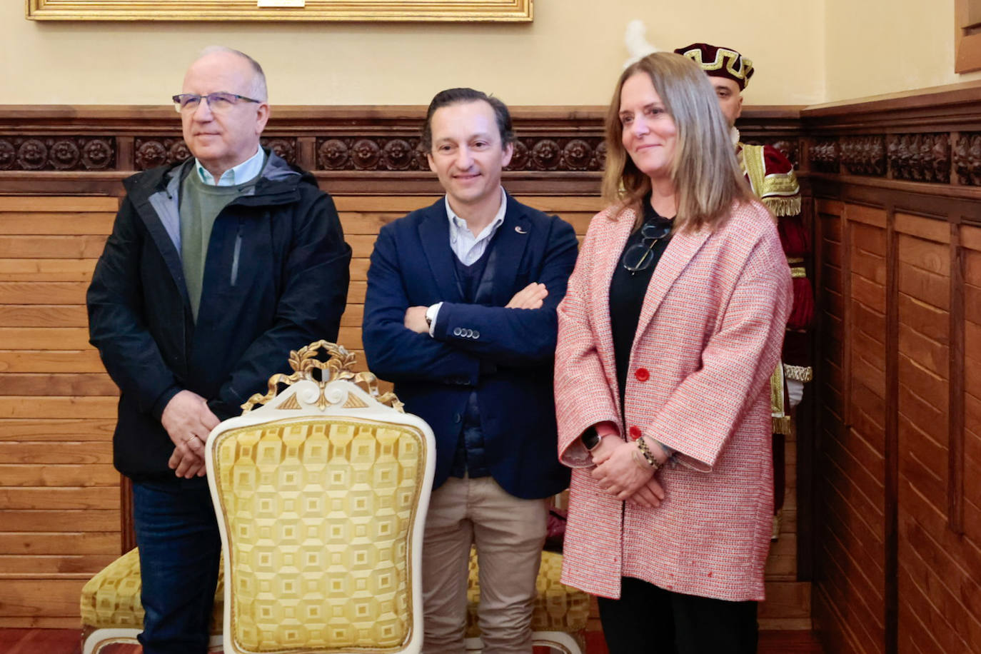 Un reconocimiento por los servicios prestados a Gijón: así fue la entrega de medallas