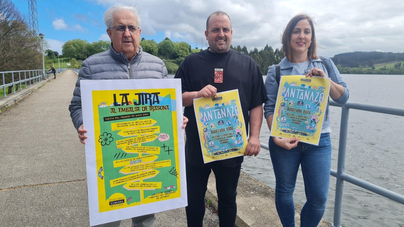 Sergio Fernández, organizador del ‘Pantanazo’, junto a los concejales Rafael Alonso y Patricia Suárez  .