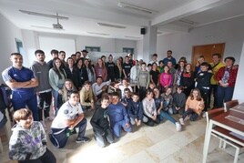 Alumnos del colegio Cabueñes visitan a los estudiantes de Magisterio del la Facultad Padre Ossó.