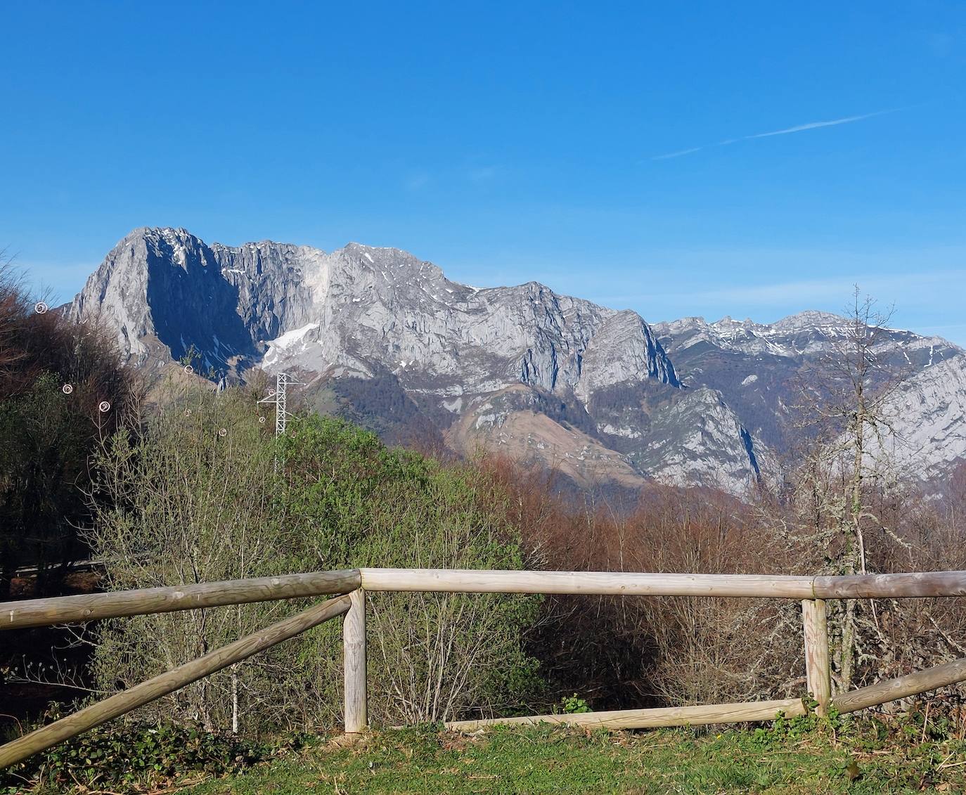 vistas al Tiatordos desde la collada Llomena