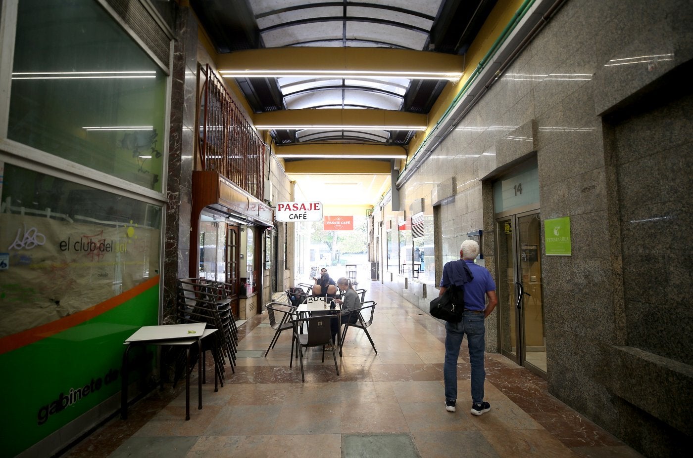 El pasaje que une la calle Uría con Pelayo.