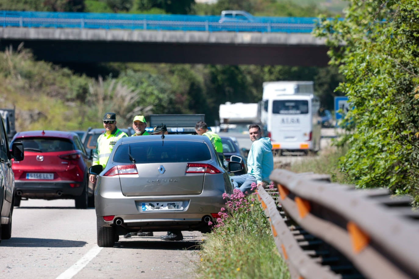 Gran atasco en Gijón por un accidente en la ronda sur