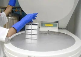Tanque de nitrógeno líquido, que se utiliza para técnicas de criogenización y no solo se emplean para posibles resurrecciones.