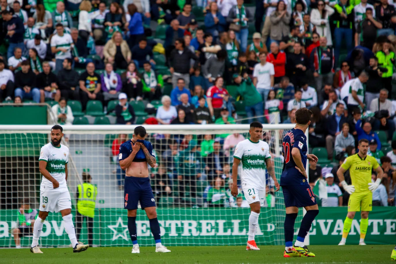 Las imágenes que deja el partido entre el Elche y el Sporting de Gijón