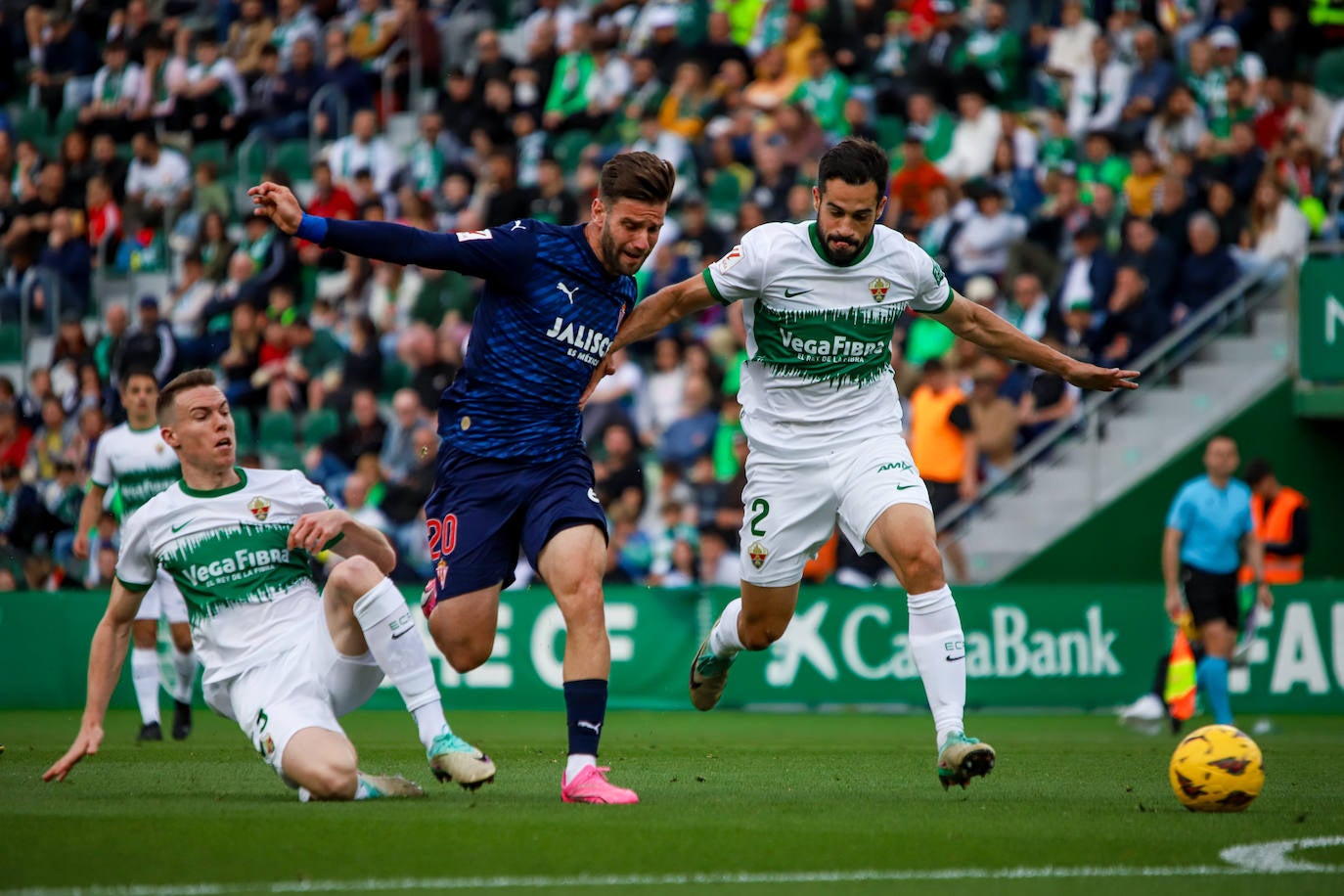 Las imágenes que deja el partido entre el Elche y el Sporting de Gijón