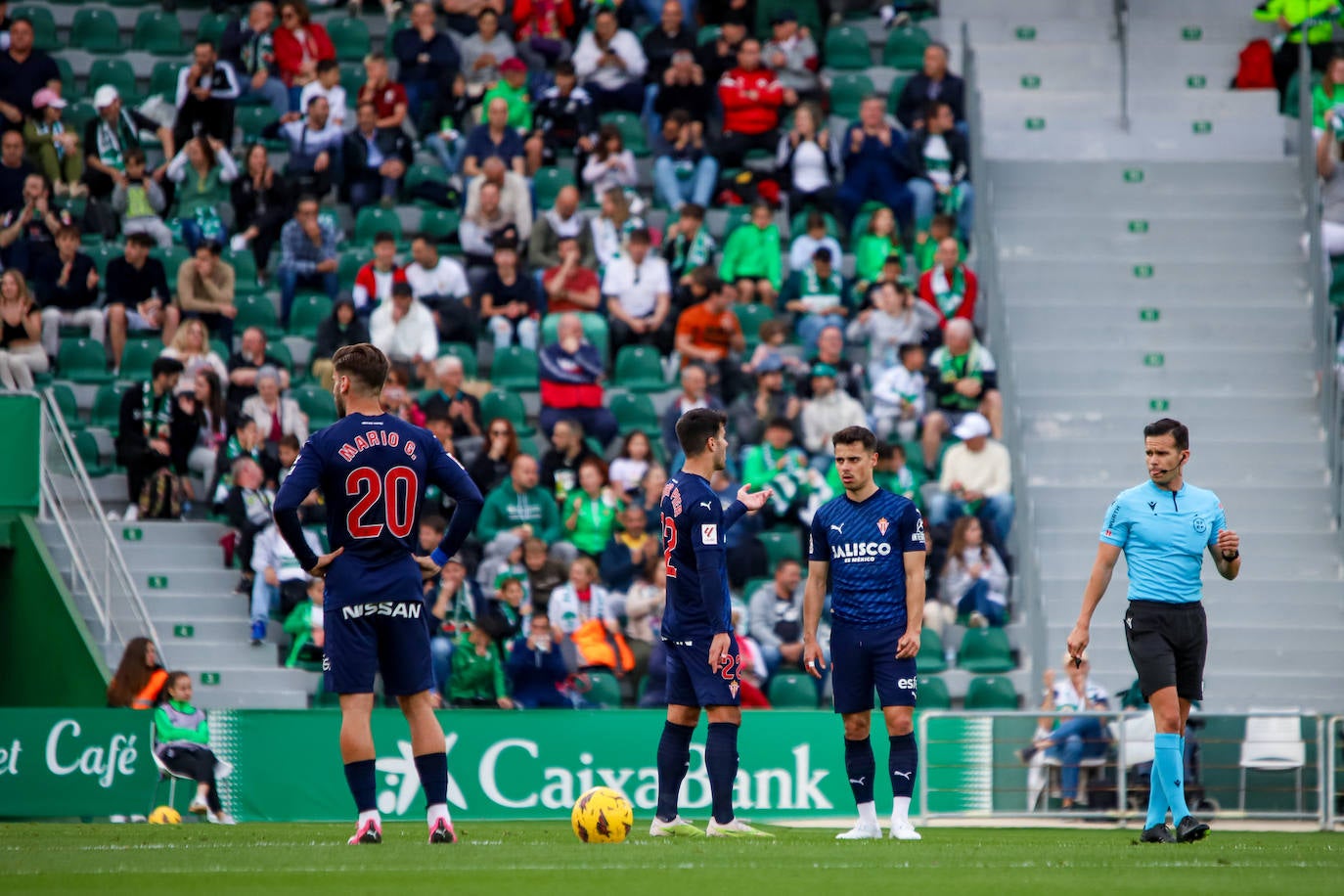 Las imágenes que deja el partido entre el Elche y el Sporting de Gijón