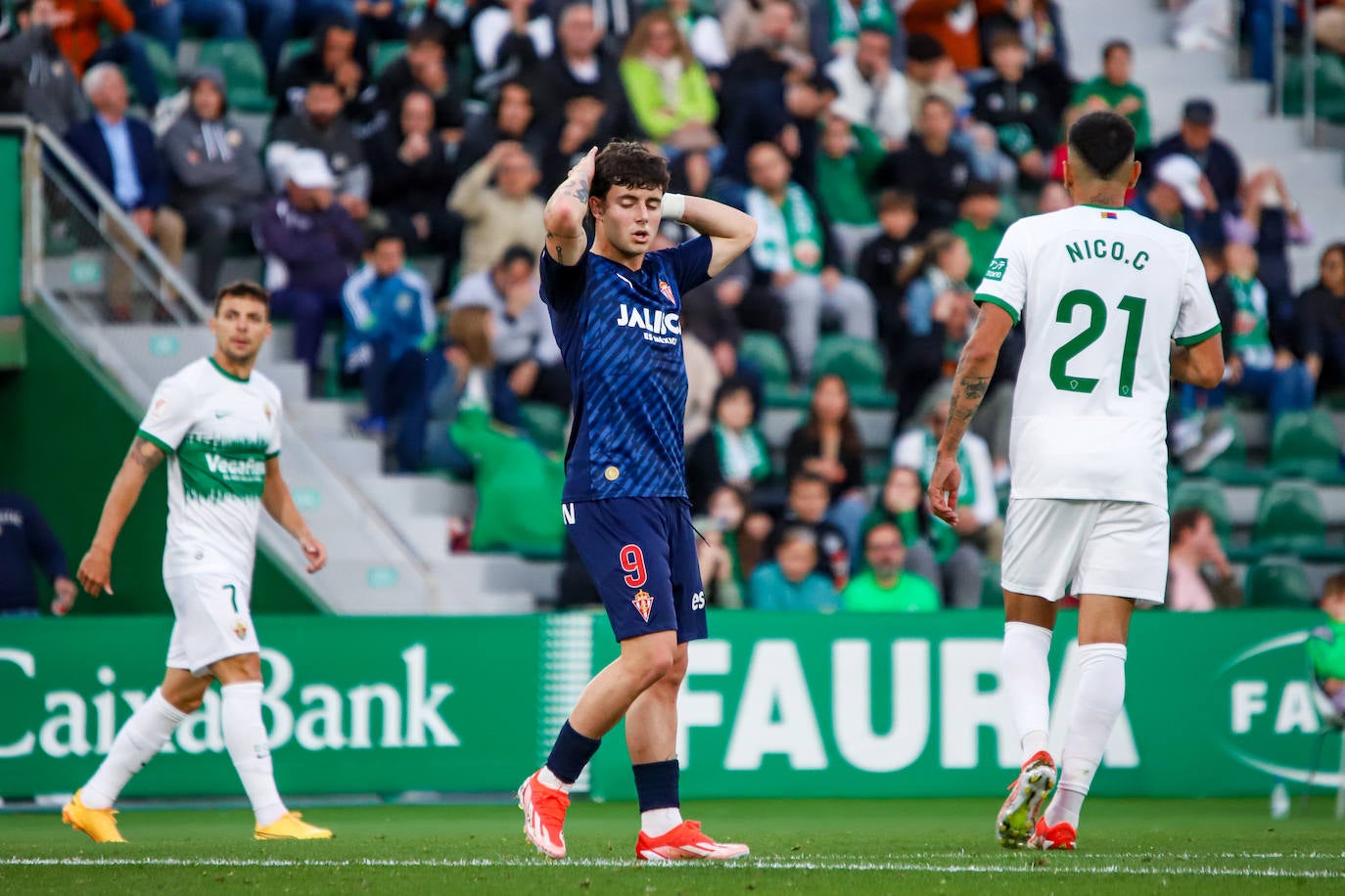 Las imágenes que deja el partido entre el Elche y el Sporting de Gijón