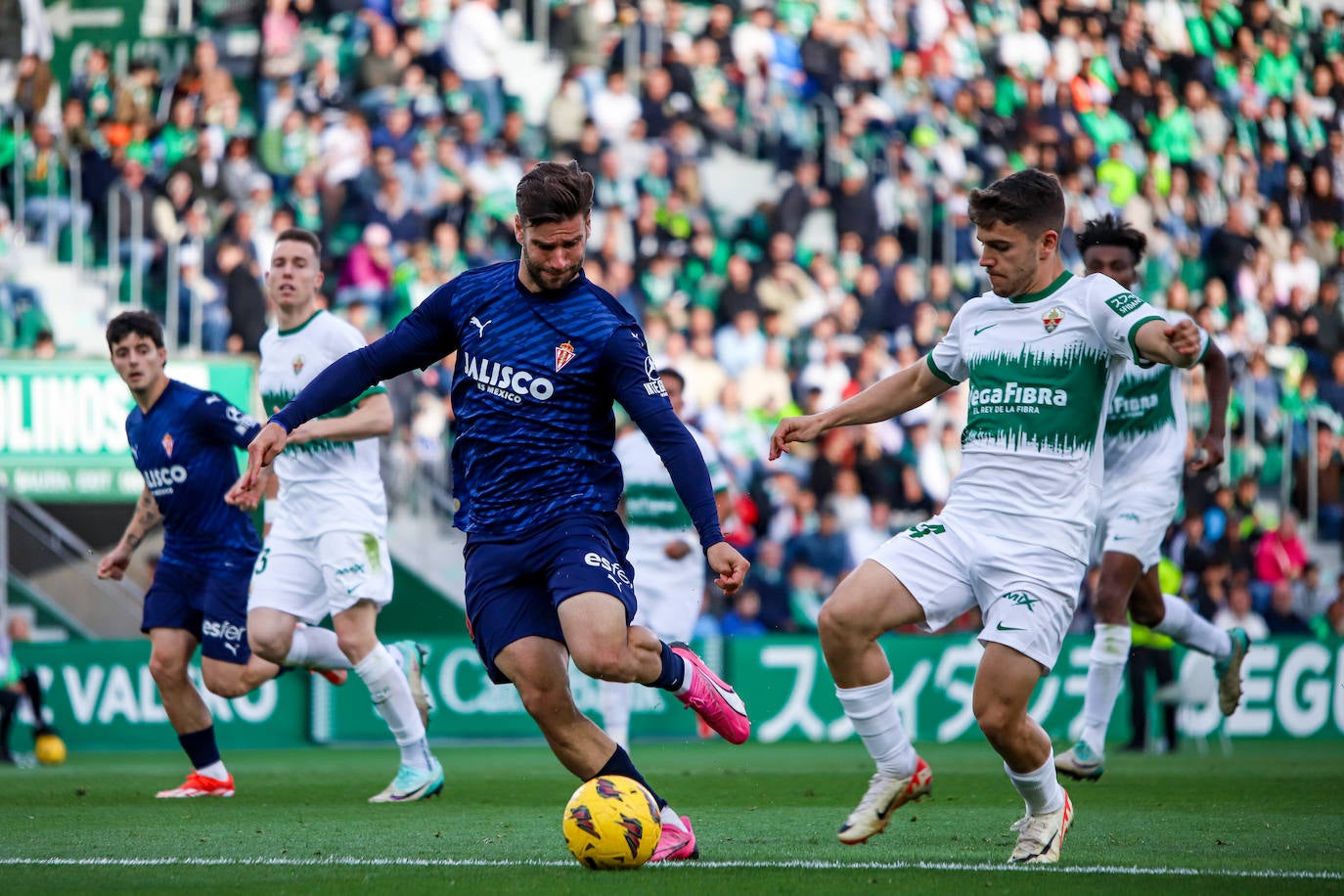 Las imágenes que deja el partido entre el Elche y el Sporting de Gijón