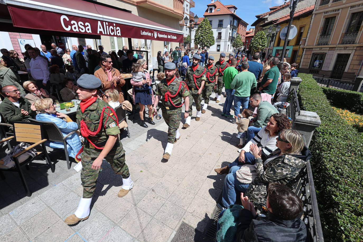 Gaitas, cornetas y tambores cierran las fiestas de Noreña