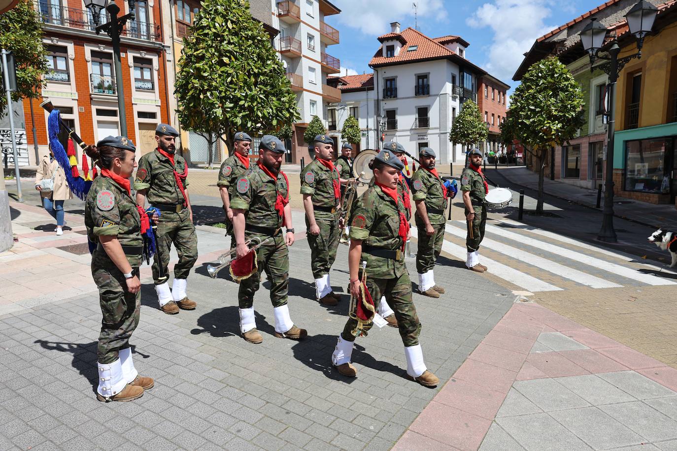 Gaitas, cornetas y tambores cierran las fiestas de Noreña