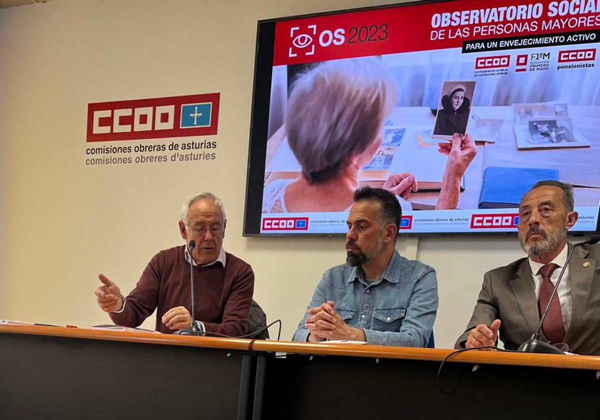 Juan Sepúlveda, José Manuel Zapico y Miguel Anxo Álvarez, durante la rueda de prensa