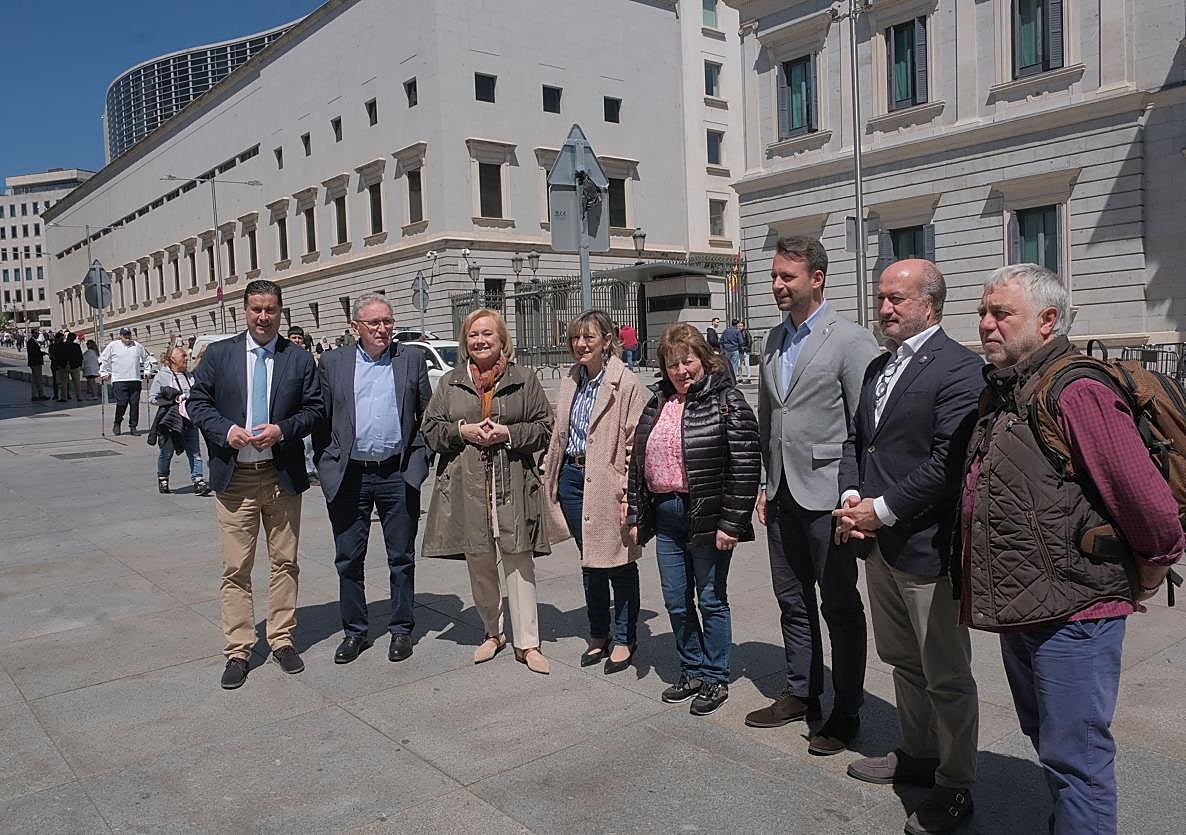 Silverio Argüelles, Ramón Artime, Mercedes Fernández, Esther Llamazares, Merces Cruzado, Álvaro Queipo, Luis Venta y Fernando Marrón.