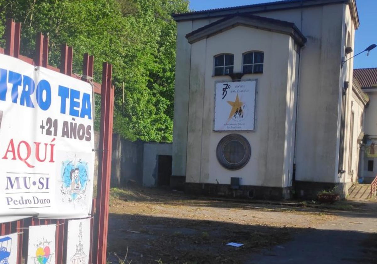 Rompen las puertas del colegio de La Salle, en Ciaño, para «saquearlo»