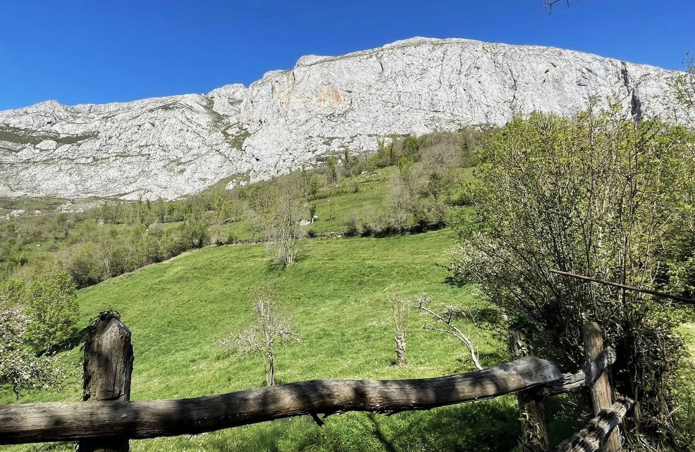 Vistas hacia la canal de la Faya desde Sobrevilla