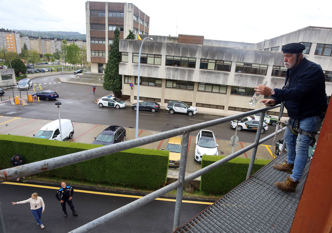 Así fue el realista simulacro para evitar un suicidio en Oviedo