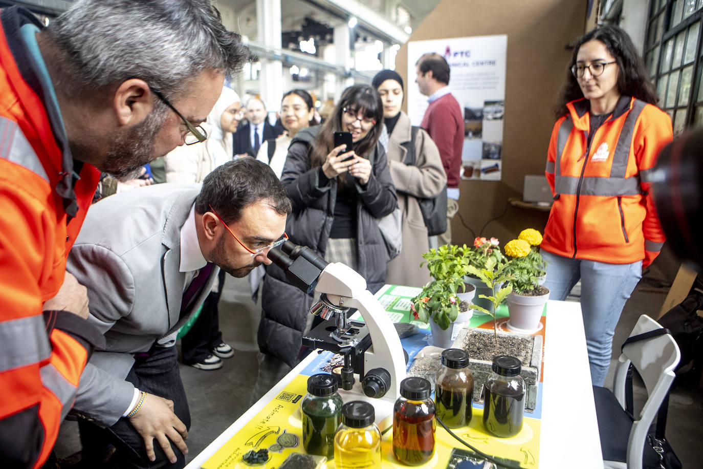 Escape room, simuladores, hologramas y cultivos bajo tierra con luces led en la Feria de la Ciencia