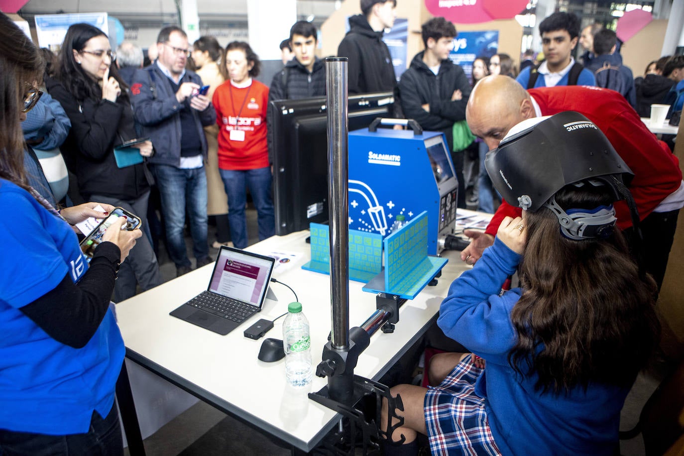 Escape room, simuladores, hologramas y cultivos bajo tierra con luces led en la Feria de la Ciencia