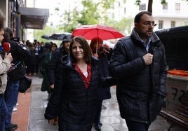 Adriana Lastra, junto a Adrián Barbón, a su llegada a Ferraz.