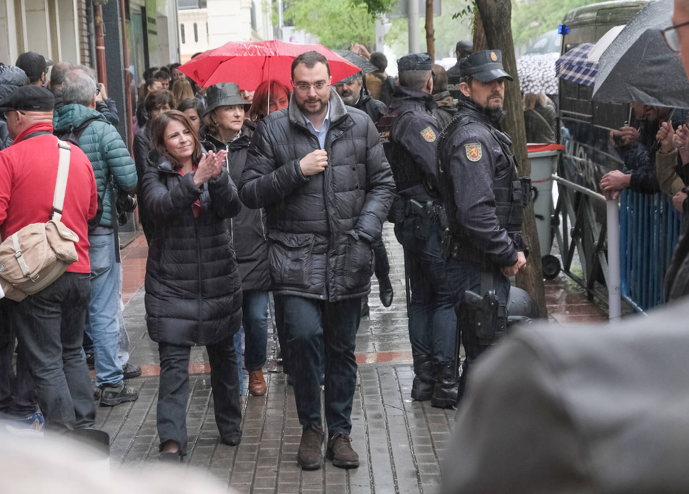 Militantes y simpatizantes socialistas asturianos en Madrid: «Yo, con Pedro Sánchez»