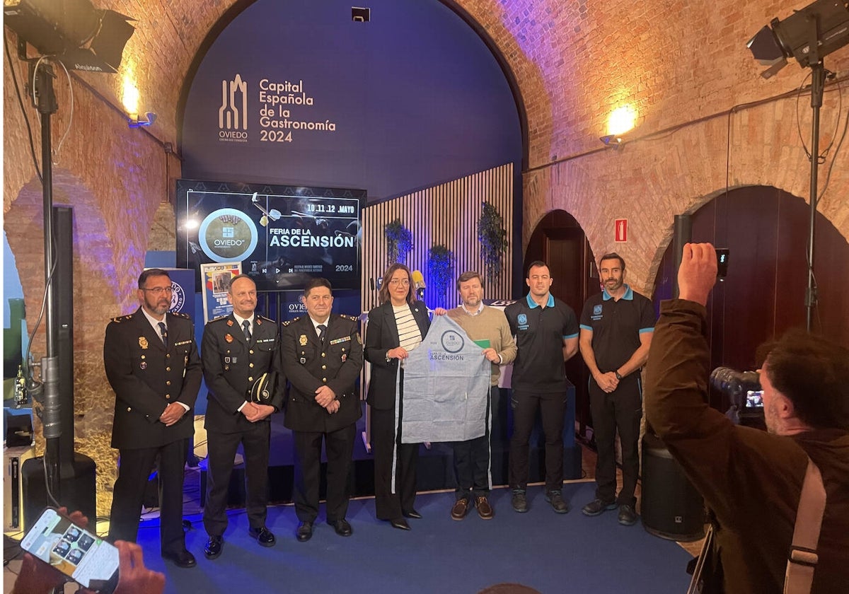 Braulio Álvarez, Alberto Bóveda, Pedro Aguado, Covadonga Díaz, Javier Nievas, Álex Méndez y Ángel Queipo, en la presentación.