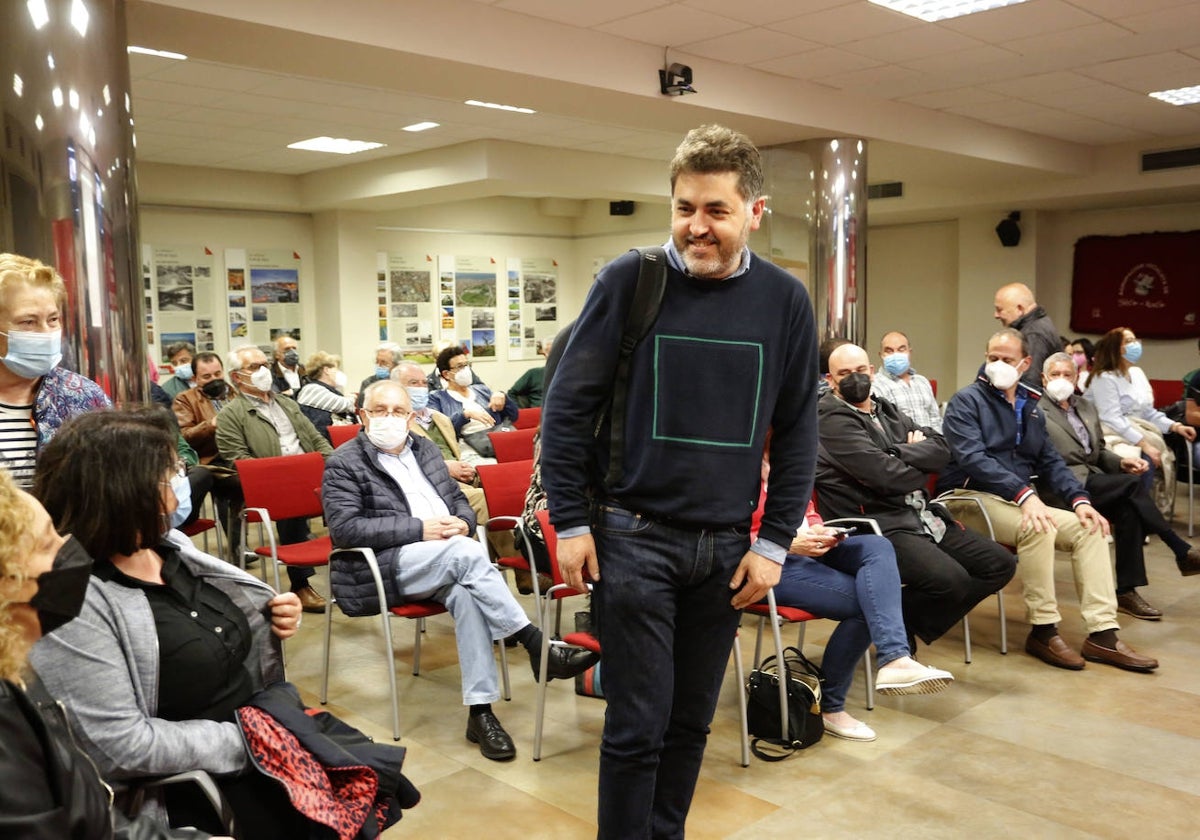 El eurodiputado asturiano Jonás Fernández, en un mitin en la Agrupación Socialista de Gijón.