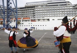 Gijón vuelve a recibir a su primer crucero