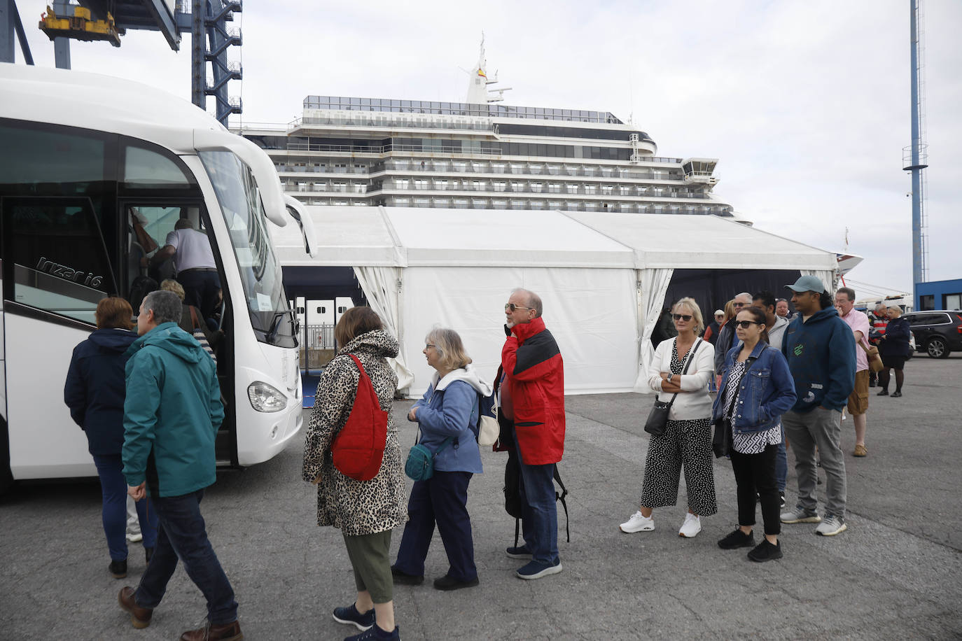 Gijón vuelve a recibir a su primer crucero