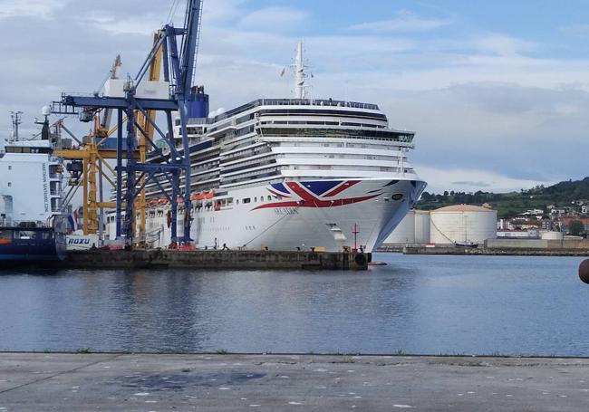 El crucero, en Gijón.